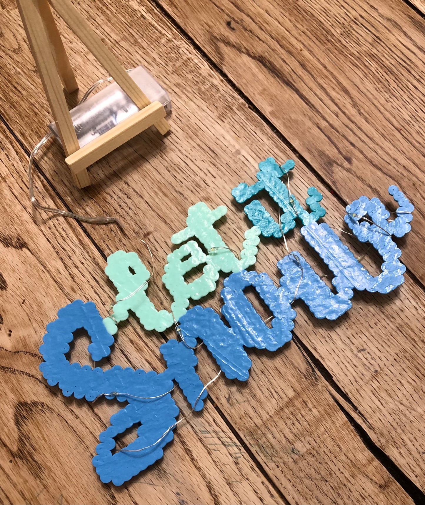 Light-up “Let it Snow” With Fairy Lights and Stand